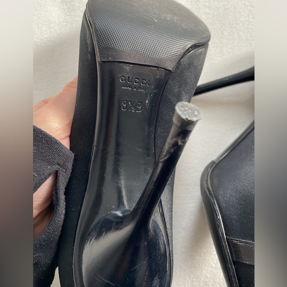Gucci high-heeled shoes with horseshoe buckle on front. 
Black size 8.5. - Picture 8 of 10